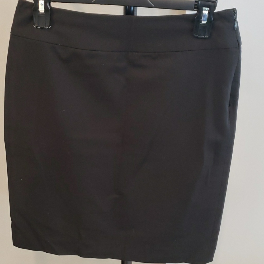 Worthington skirt, size 4P, black, Lined.